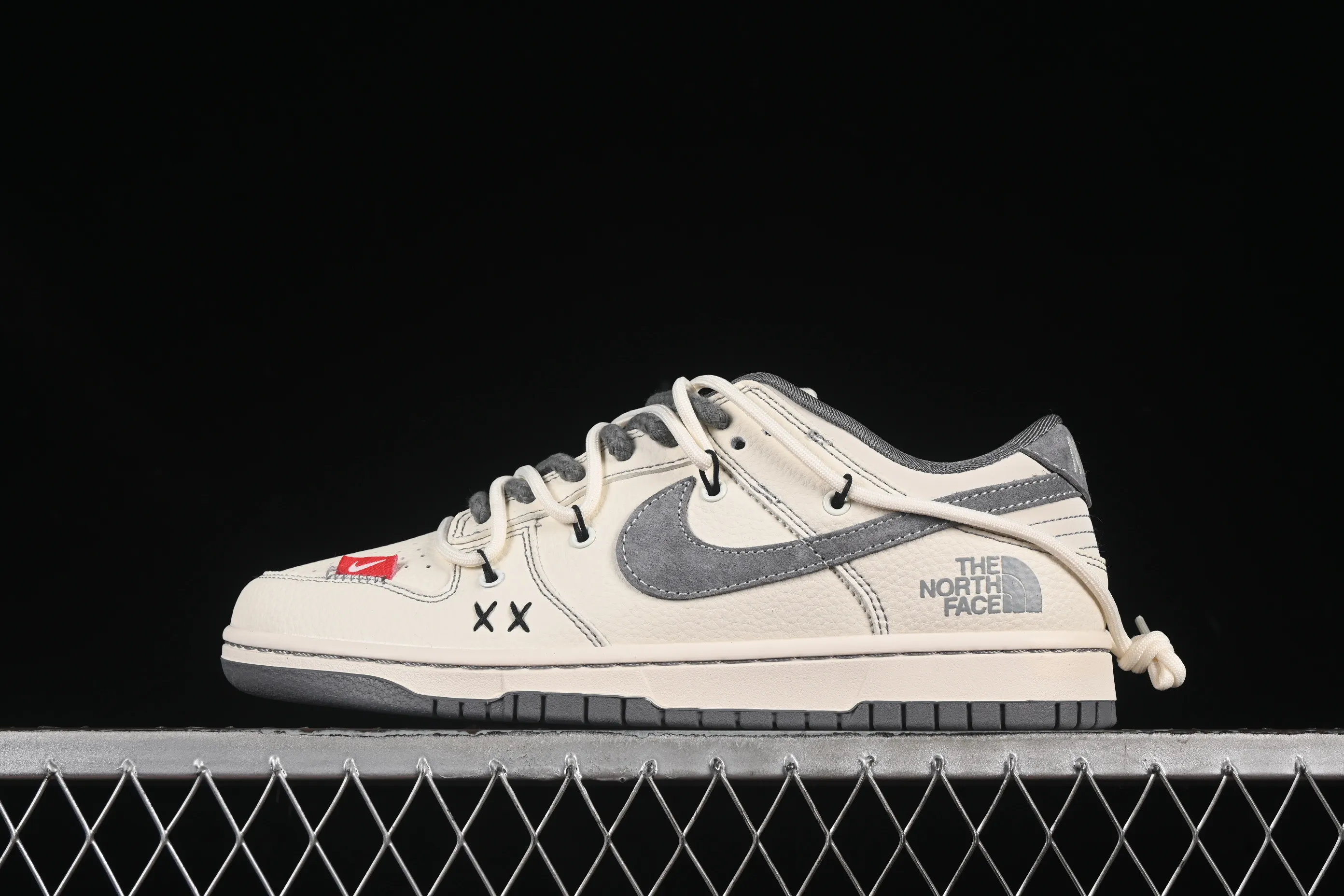 All Categories Nk SB Dunk Series Nk SB Dunk Low High-end Customized Low-top Shoes Nike SB Dunk Low North Series Strap Beige and Gray Hook Anniversary High-end Customized Low-top Casual Shoes YX5066-285